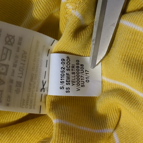 Old navy stretch yellow with white striped tshirt size XL - Picture 10 of 10